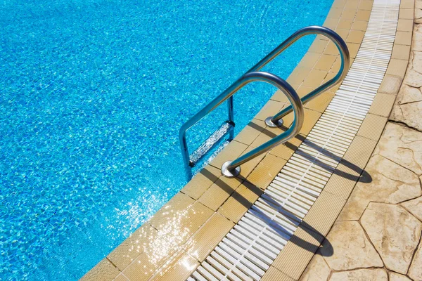 Grab bars ladder in the swimming pool — Stock Photo, Image