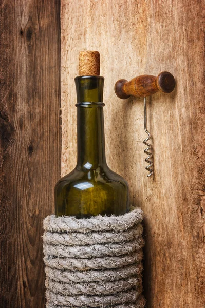 Μπουκάλι κρασί τυλιγμένο με σχοινί — Φωτογραφία Αρχείου