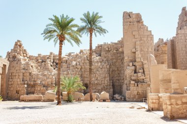 Mısır 'daki Karnak tapınağının antik kalıntıları