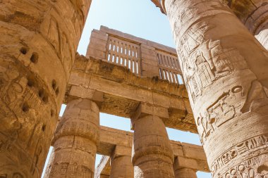 Mısır 'daki Karnak tapınağının antik kalıntıları