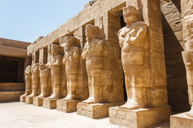 Mısır 'daki Karnak tapınağının antik kalıntıları