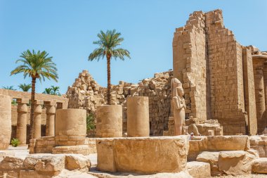 Mısır 'daki Karnak tapınağının antik kalıntıları