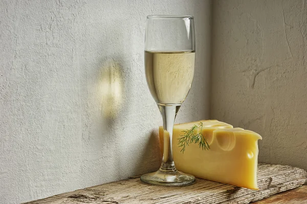 A glass of wine and cheese — Stock Photo, Image