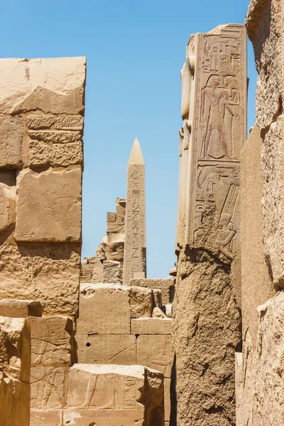Starověké ruiny chrámu Karnak v Egyptě — Stock fotografie