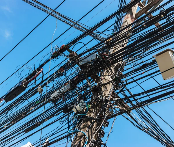 Envolvimento de muitos fios eléctricos — Fotografia de Stock