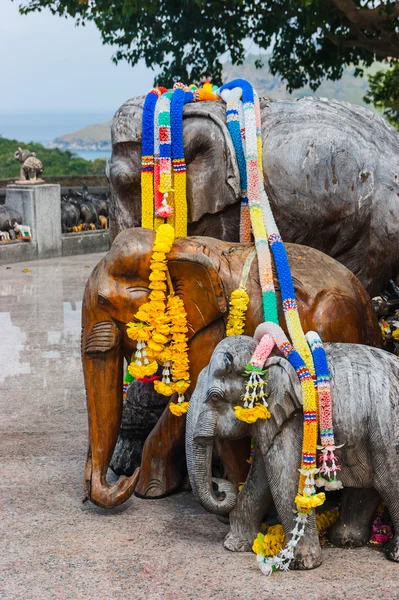 Éléphant de pierre thaïlandais par une journée ensoleillée — Photo