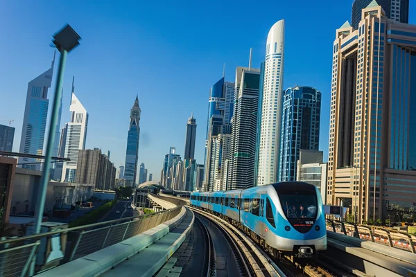 Dubai metro. Metro arabanın kenti