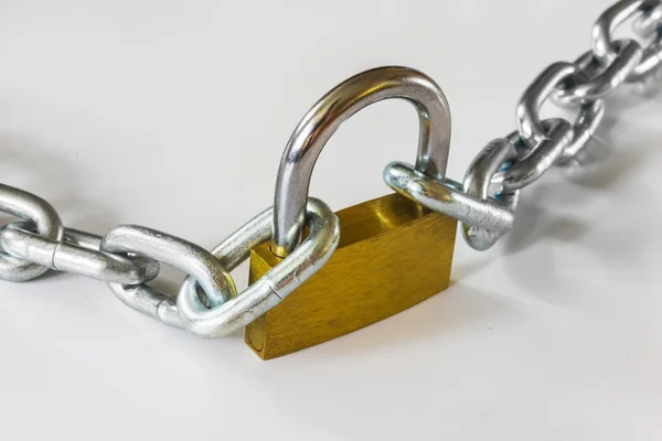 Padlock met metalen ketting — Stockfoto