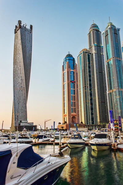 在迪拜码头的游艇俱乐部。阿拉伯联合酋长国。2012 年 11 月 16 日 — 图库照片