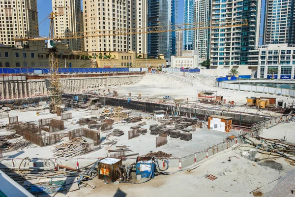 Строительство небоскребов в Дубае — стоковое фото