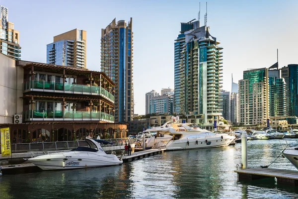 Yacht Club à Dubai Marina. Émirats arabes unis. le 16 novembre 2012 — Photo