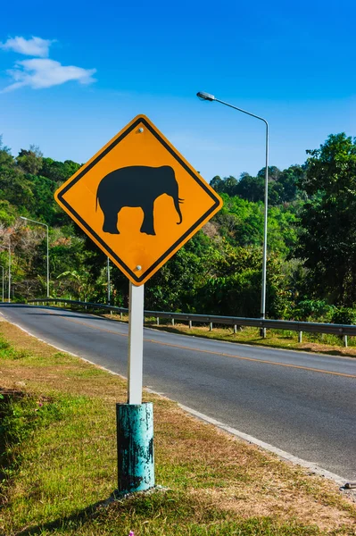 Road sign "caution elephants" on the track — Stock Photo, Image