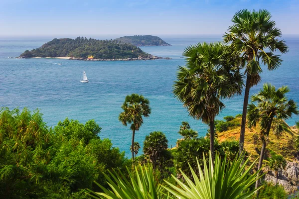 Cape est une montagne de roche à Phuket, Thaïlande — Photo