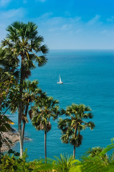 Kaap is een berg van rots in phuket, thailand — Stockfoto