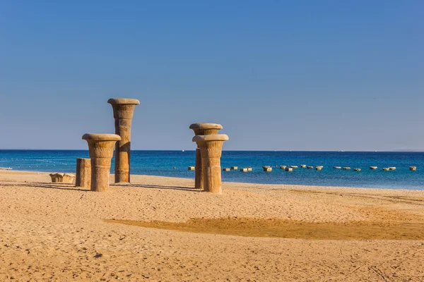 Diseños egipcios en la playa — Foto de Stock