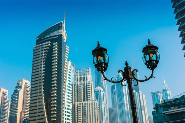 Bâtiments et rues de grande hauteur à Dubaï, EAU — Photo