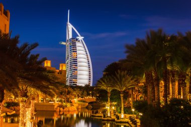 hotel burj al görünümünü madinat jumeirah souk gelen Arap