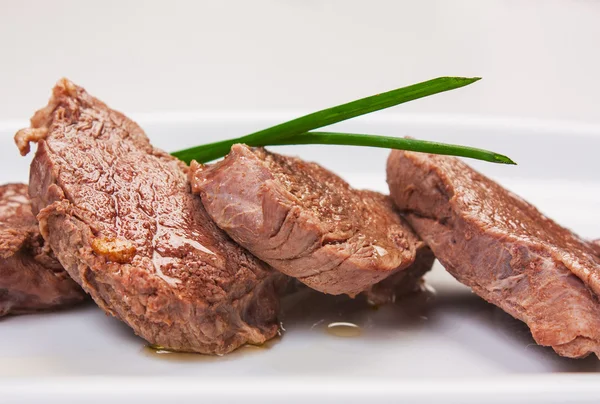 Fatias suculentas de carne assada — Fotografia de Stock