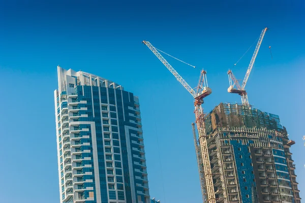 Высотные здания и улицы Дубая, ОАЭ — стоковое фото