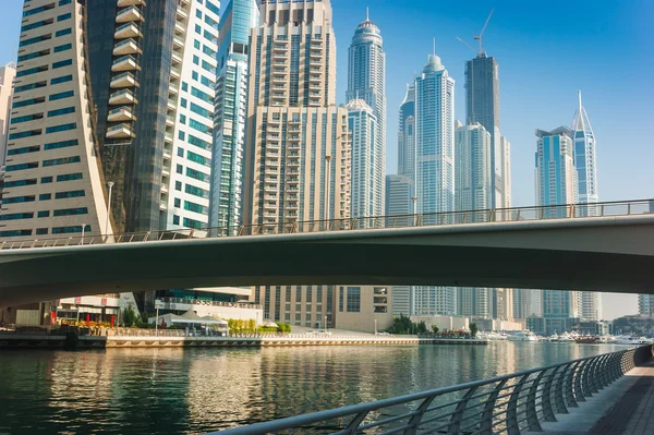 Grattacieli e strade a Dubai, Emirati Arabi Uniti — Foto Stock