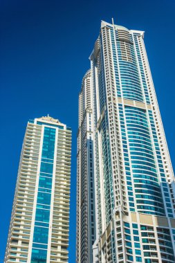 yüksek binaları ve sokakları Dubai, Birleşik Arap Emirlikleri