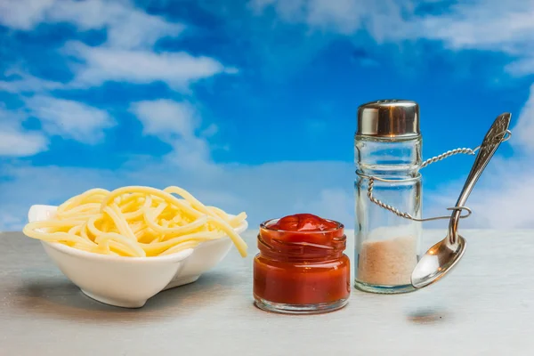 Puppets of dishes for spices cooked spaghetti — Stock Photo, Image