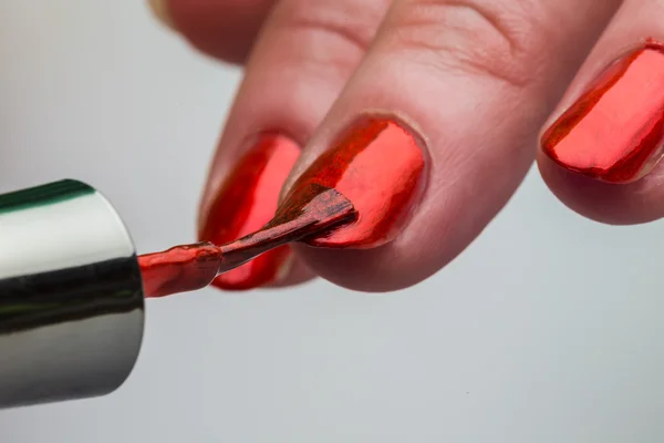 女性の指の爪を塗装 — ストック写真