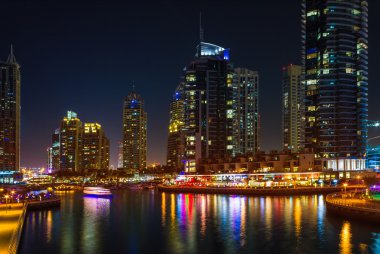 dubai Yat Limanı gece hayatı
