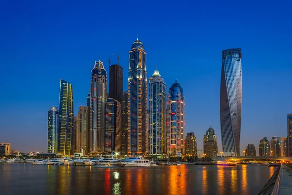 Vida nocturna en Dubai Marina . —  Fotos de Stock