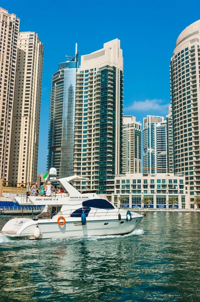 Yacht club in dubai marina. — Stockfoto