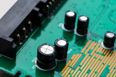 Elektronik devre kartını kapat