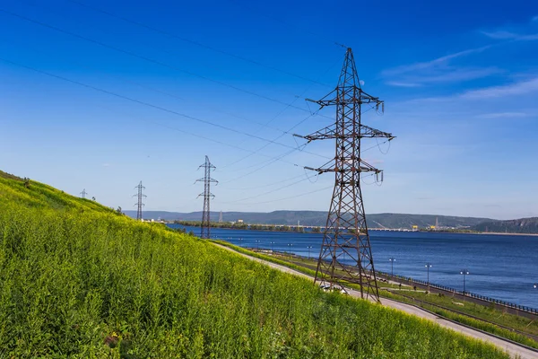 Nagyfeszültségű elektromos vezeték — Stock Fotó