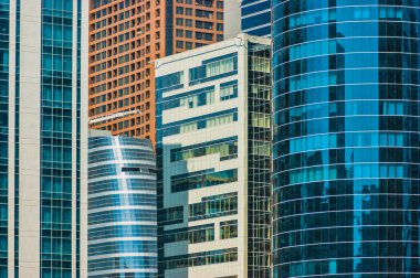 yüksek binaları ve sokakları Dubai, Birleşik Arap Emirlikleri