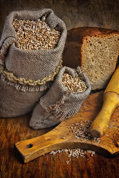 Мешок пшеницы в пекарне — стоковое фото