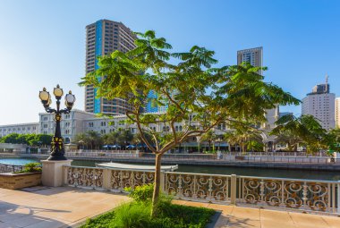 Sharjah - en büyük ve en kalabalık şehri UAE