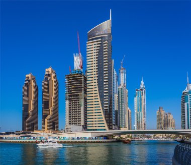 yüksek binaları ve sokakları Dubai, Birleşik Arap Emirlikleri