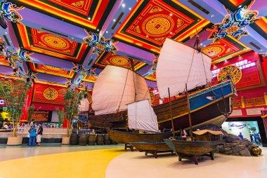 Battuta alışveriş merkezi Dubai en güzel süpermarkete benzer