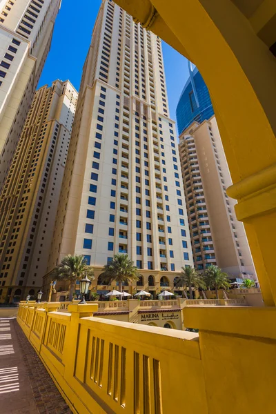 Bâtiments et rues de grande hauteur à Dubaï, EAU — Photo