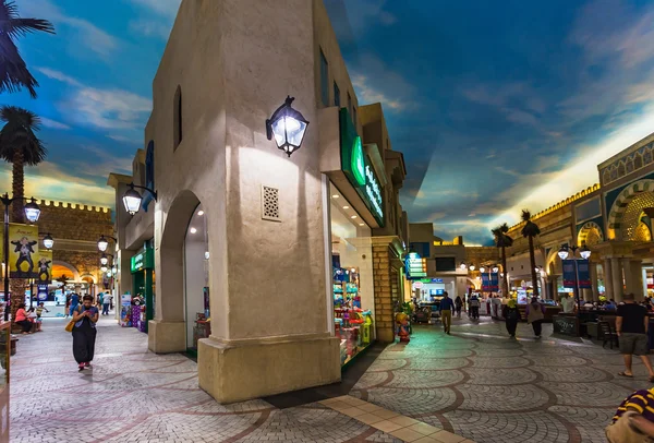 Battuta alışveriş merkezi Dubai en güzel süpermarkete benzer — Stok fotoğraf