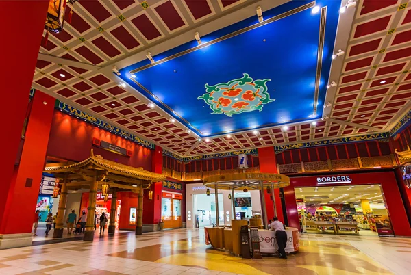 Battuta Mall - самый красивый супермаркет в Дубае — стоковое фото