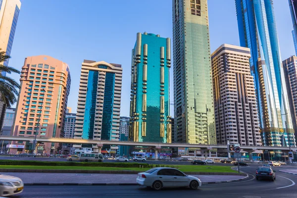 Rascacielos modernos, camino Sheikh zayed —  Fotos de Stock