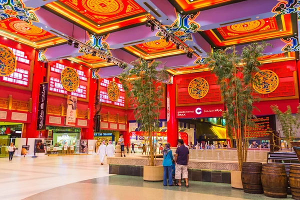 Battuta Mall - самый красивый супермаркет в Дубае — стоковое фото