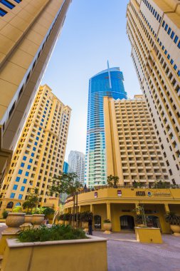 yüksek binaları ve sokakları Dubai, Birleşik Arap Emirlikleri