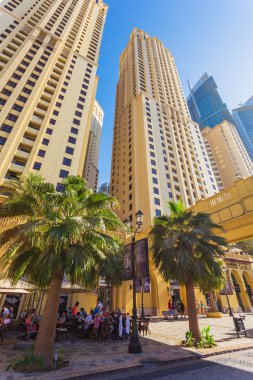 yüksek binaları ve sokakları Dubai, Birleşik Arap Emirlikleri