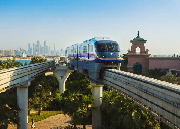 Stacji kolei jednoszynowej na człowieka wyspie palm jumeirah — Zdjęcie stockowe
