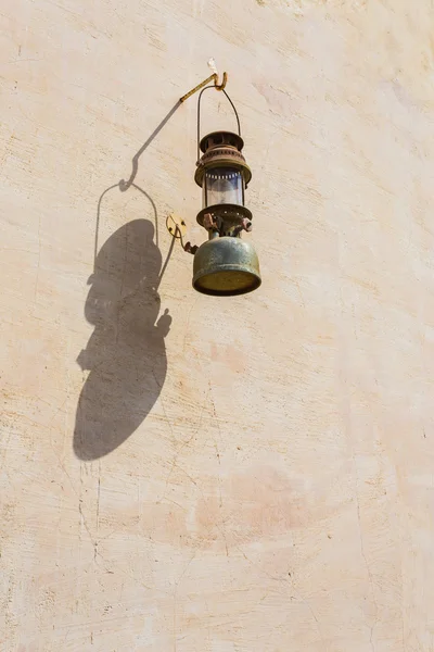 在城市迪拜阿拉伯街灯笼 — 图库照片
