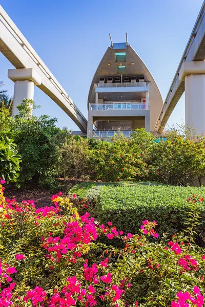 Station de monorail sur une île artificielle Palm Jumeirah — Photo