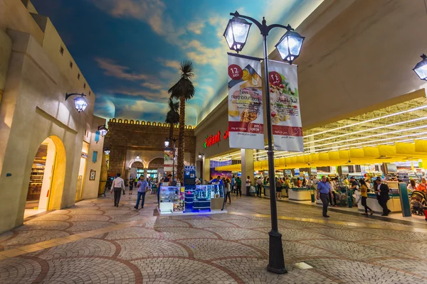Battuta mall is de mooiste supermarkt in dubai — Stockfoto