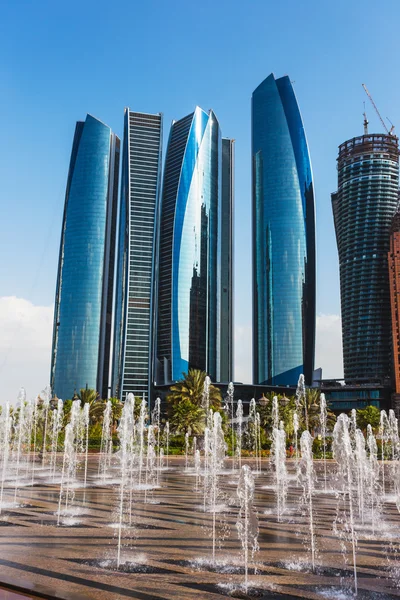Wieżowce w abu dhabi, Zjednoczone Emiraty Arabskie — Zdjęcie stockowe