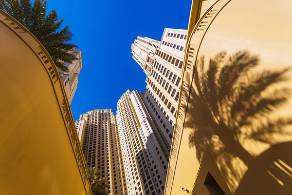 Edificios y calles de gran altura en Dubai, EAU —  Fotos de Stock